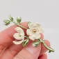 Broche magniola sur tige