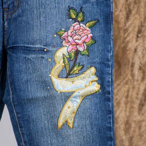 Jean neuf brodé sur l'avant – Image 3