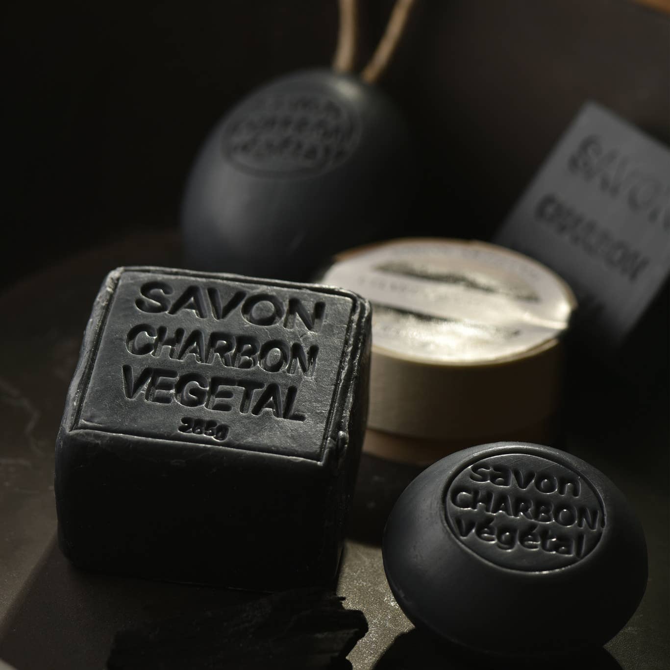 Savon cube charbon végétal