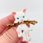 Broche chat émail