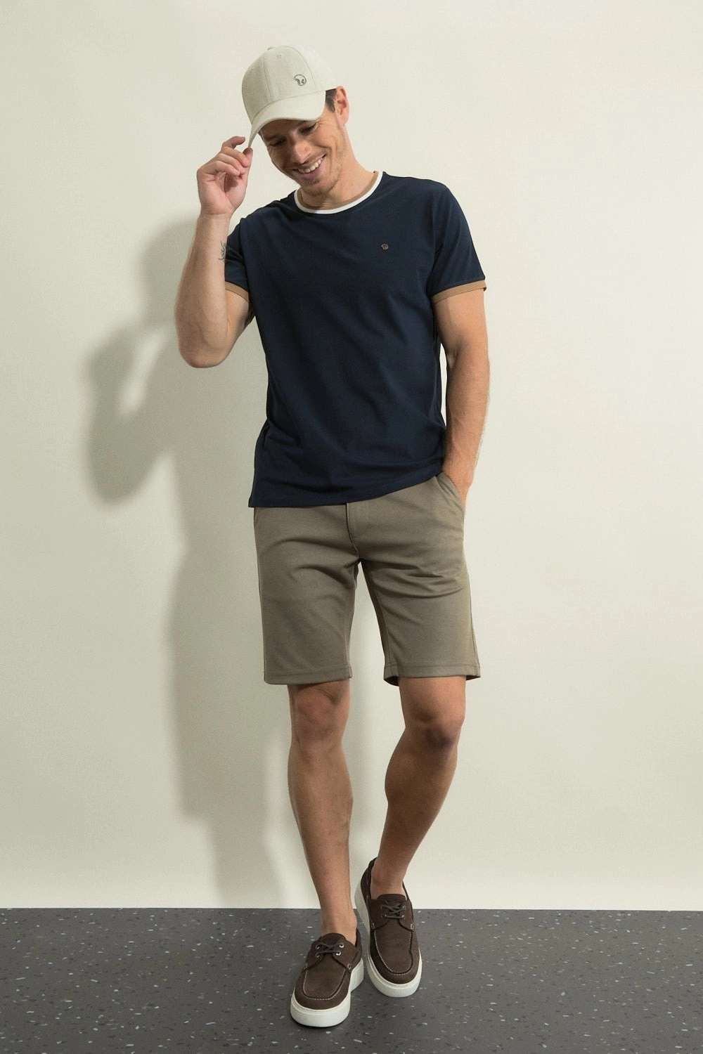 t-shirt-homme-elegant-en-jersey-stretch-turnkey