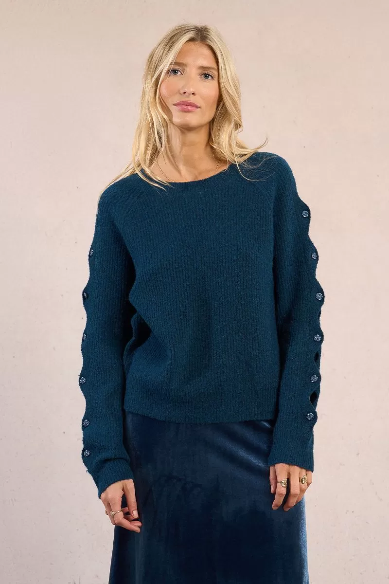 Pull aux manches boutonnées