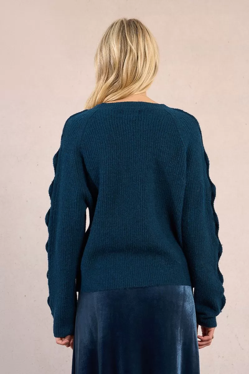 Pull aux manches boutonnées